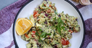 Avokado Salatası – Kolay Guacamole