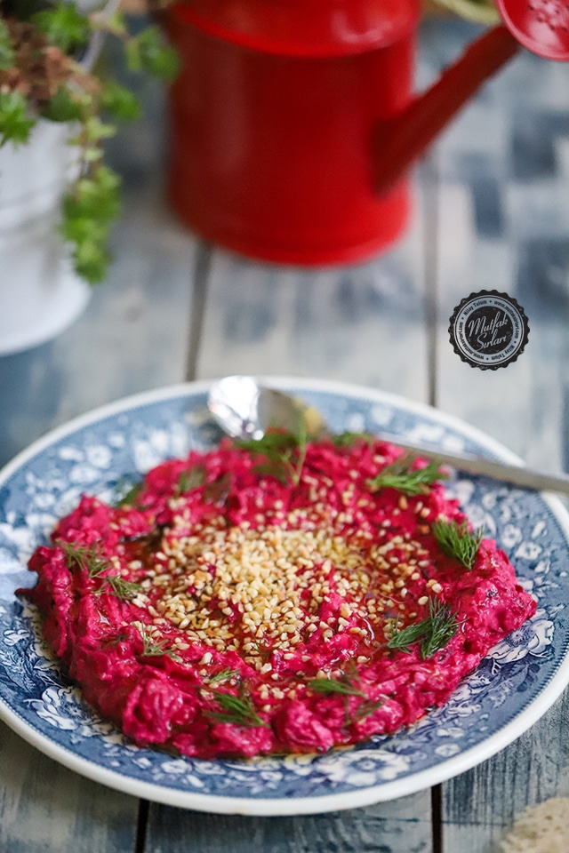 Yoğurtlu Beyaz Peynirli Pancar Salatası