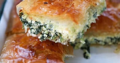 Pırasalı Ispanaklı Çıtır Börek (Baklava Yufkasından) tarifi